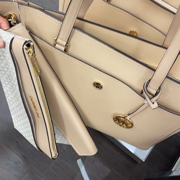 Michael Kors Maisie Large Pebbled Leather 3-in-1 Tote Bag - Picture 11 of 16